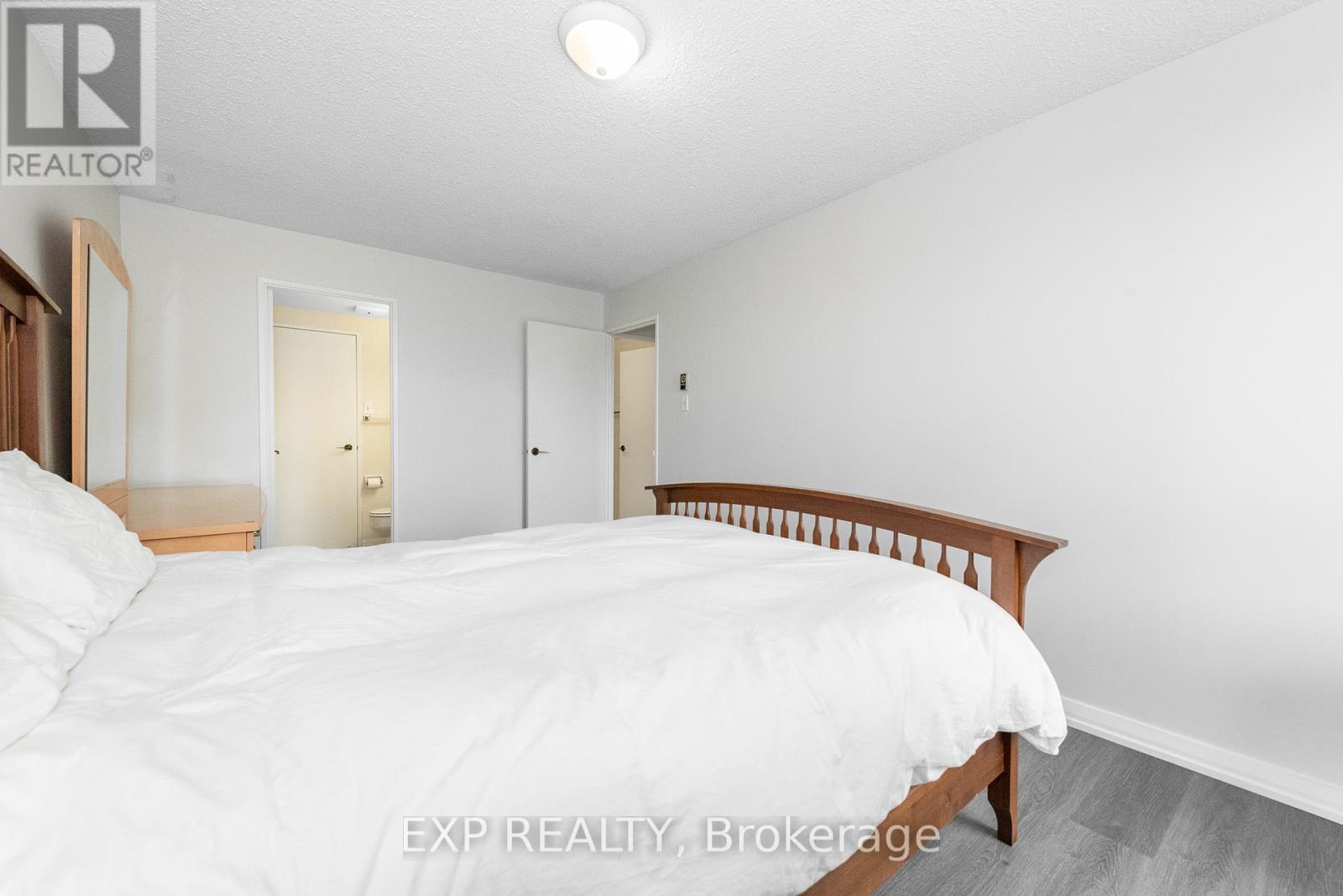 Photo 12 of 304 1025 Richmond Road, Ottawa ON