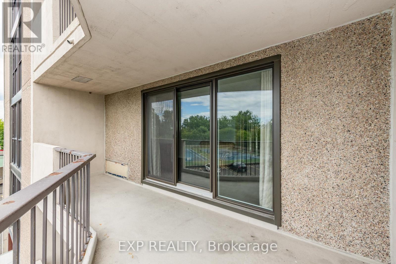 Photo 26 of 304 1025 Richmond Road, Ottawa ON