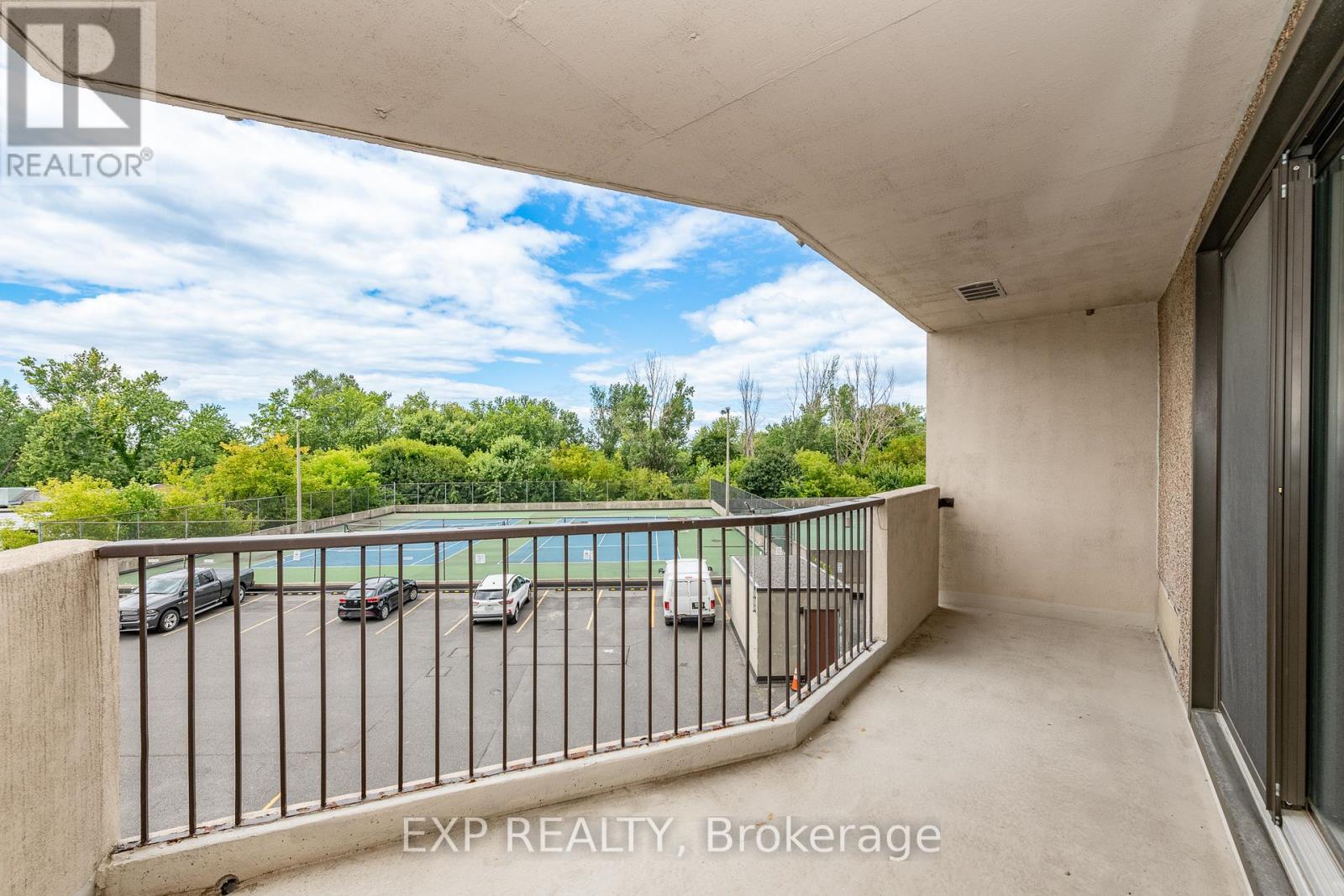Photo 10 of 304 1025 Richmond Road, Ottawa ON