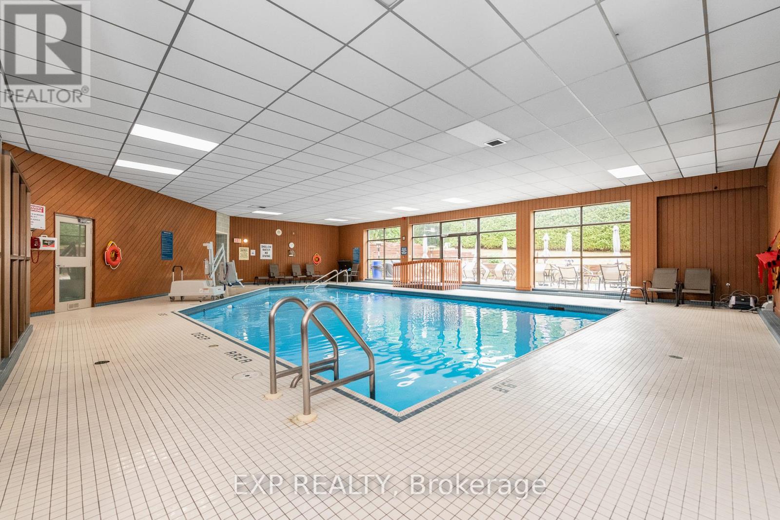Photo 2 of 304 1025 Richmond Road, Ottawa ON