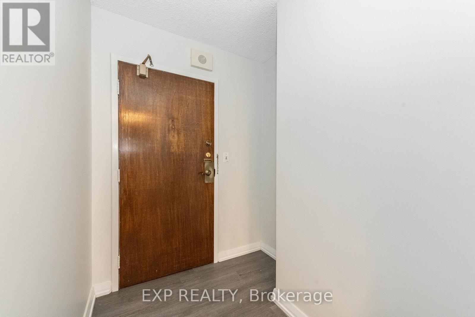 Photo 13 of 304 1025 Richmond Road, Ottawa ON