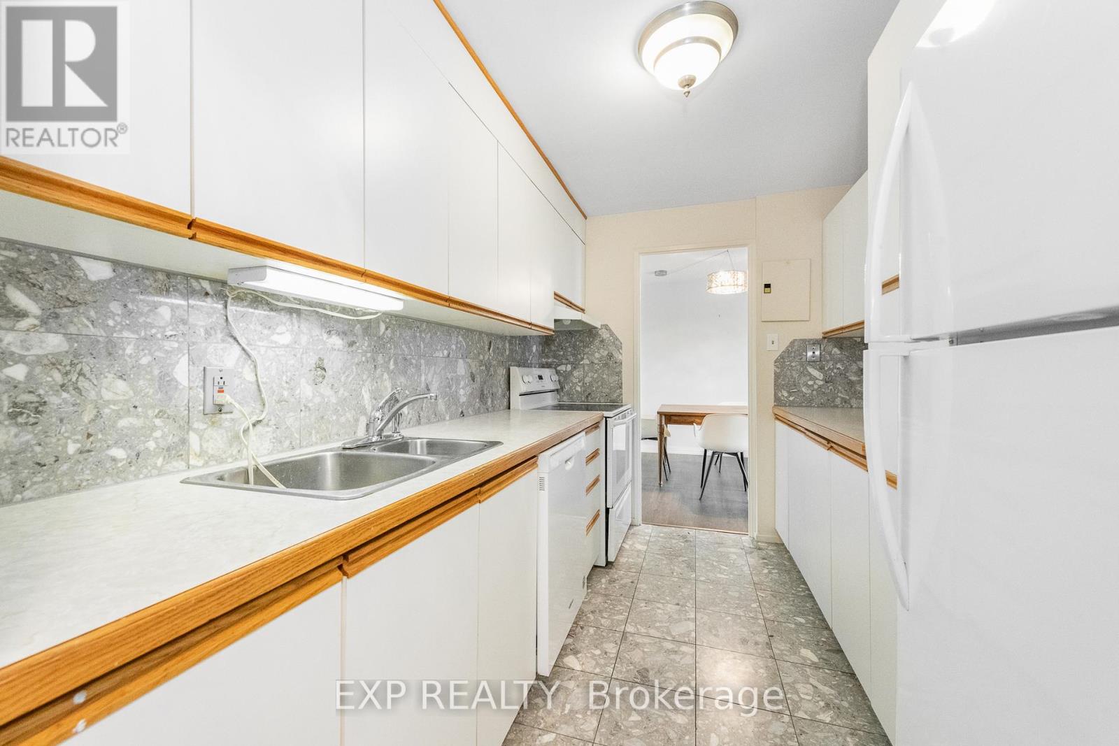 Photo 18 of 304 1025 Richmond Road, Ottawa ON