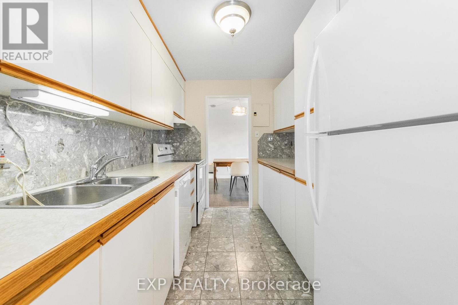 Photo 14 of 304 1025 Richmond Road, Ottawa ON