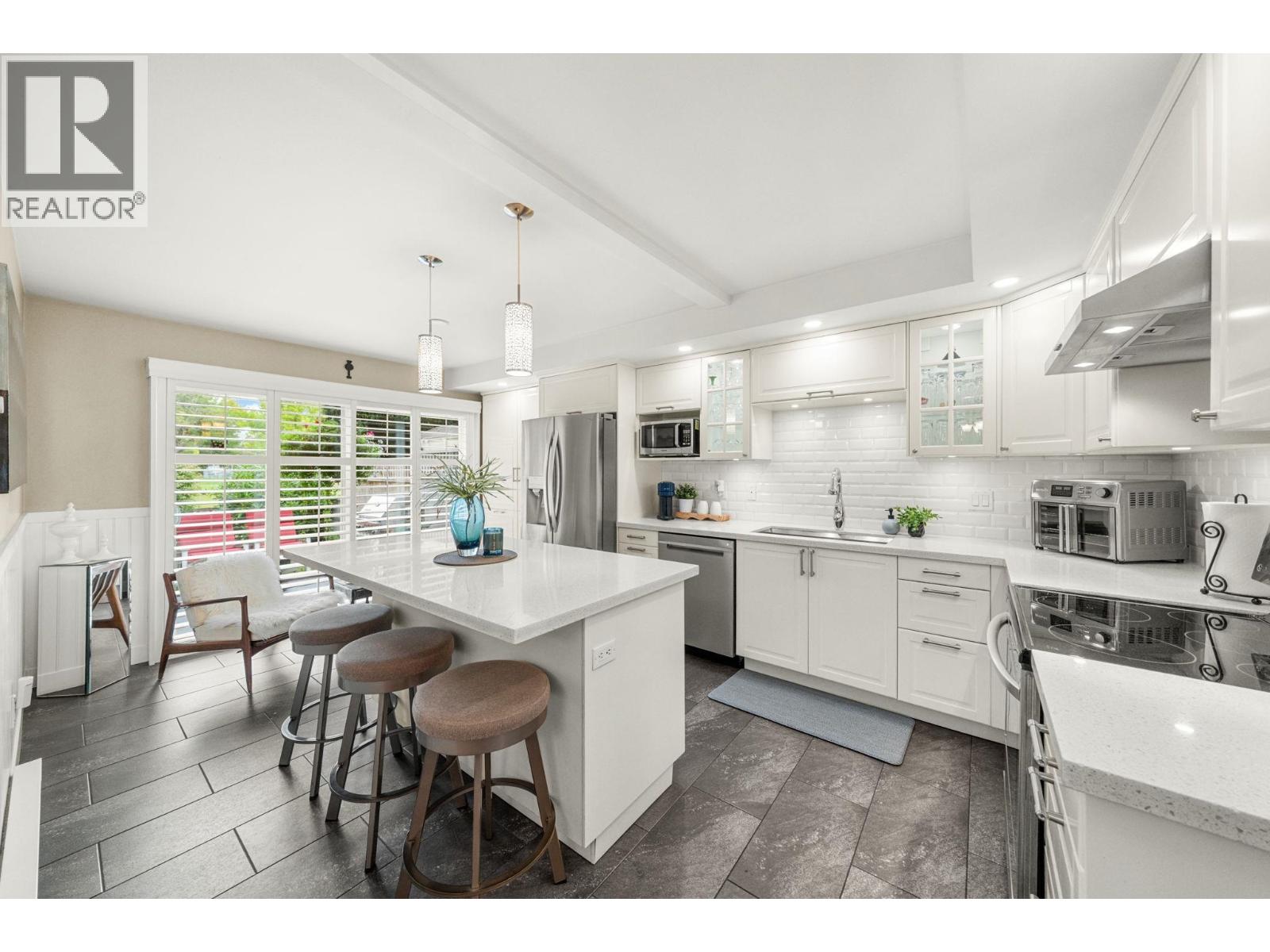 Photo 8 of 4837 Central Avenue, Delta BC