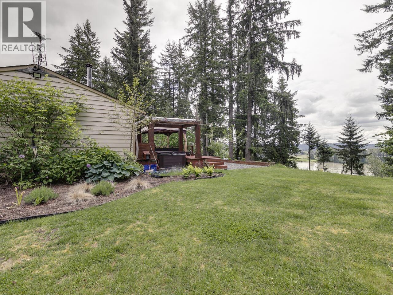 Photo 20 of 26521 Lougheed Highway, Maple Ridge BC