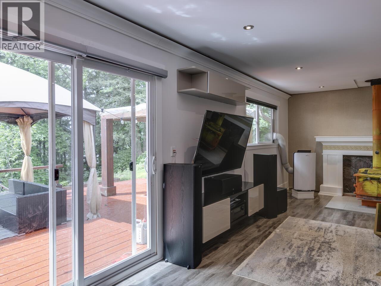 Photo 4 of 26521 Lougheed Highway, Maple Ridge BC