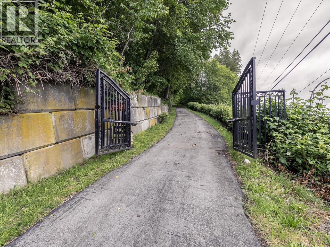 Photo 13 of 26521 Lougheed Highway, Maple Ridge BC