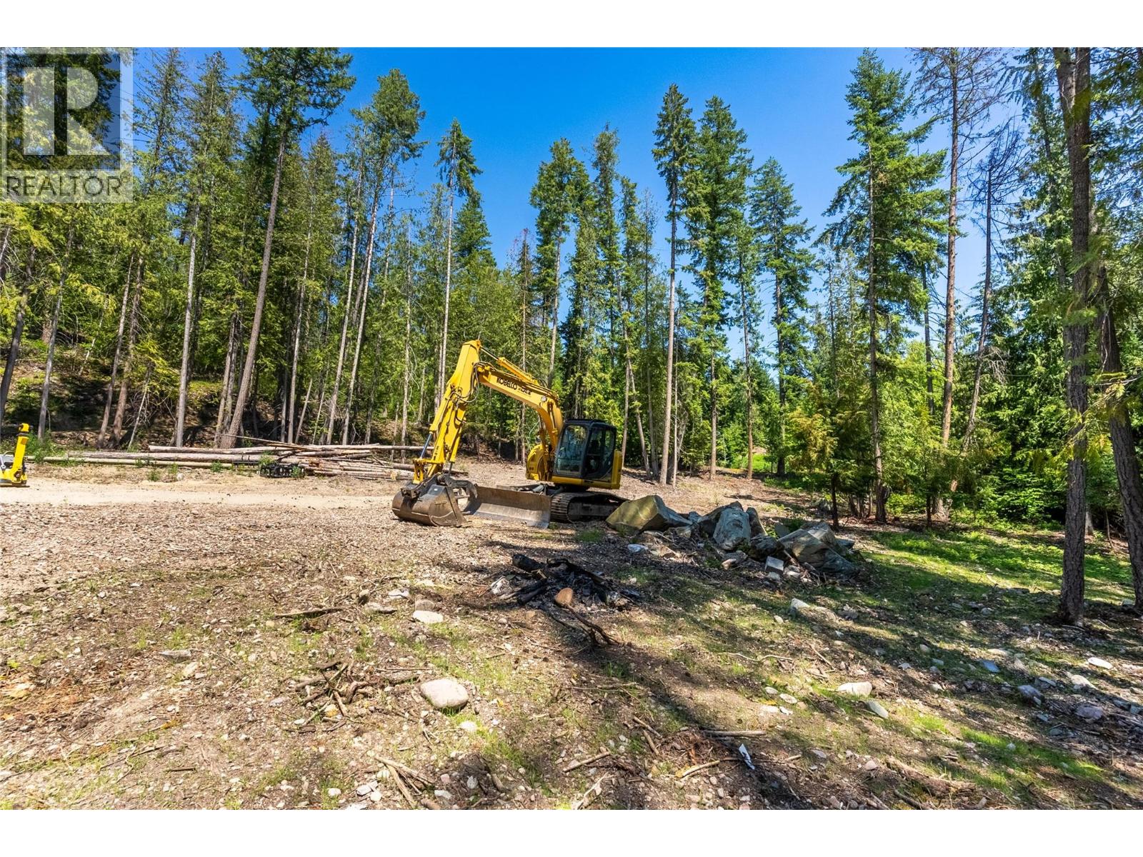 Photo 8 of 5826 Seymour Road, Celista BC