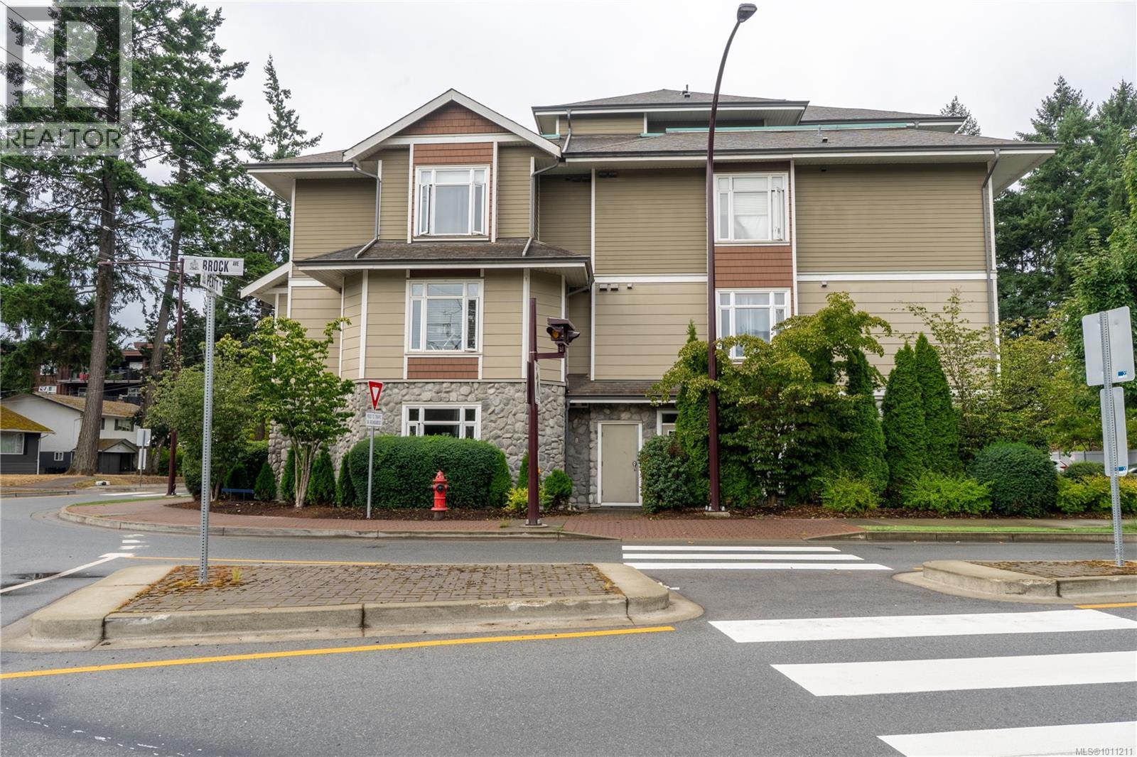 Photo 11 of 306 2706 Peatt Rd, Langford BC