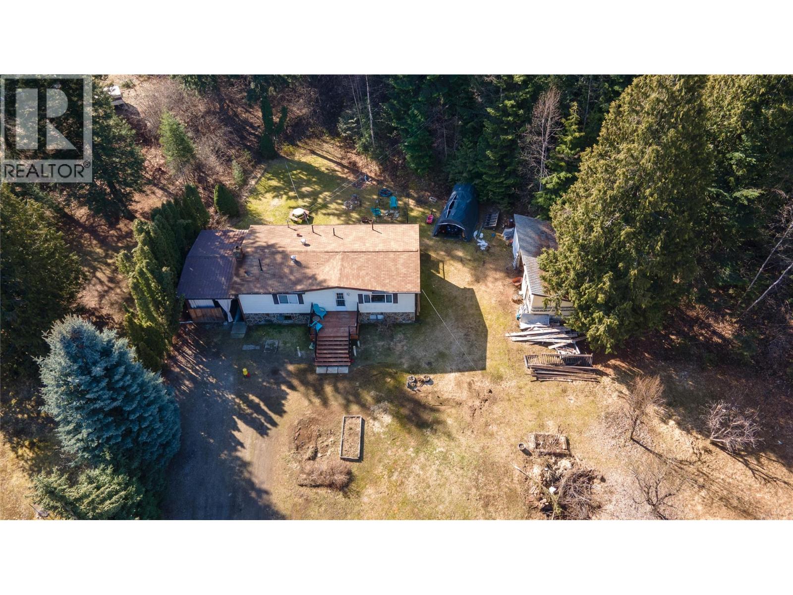 Photo 2 of 4366 Poplar Ridge Crescent, Crescent Valley BC