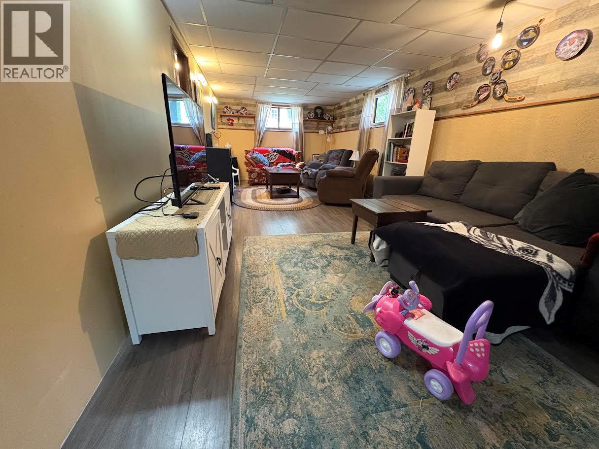 Photo 11 of 4366 Poplar Ridge Crescent, Crescent Valley BC