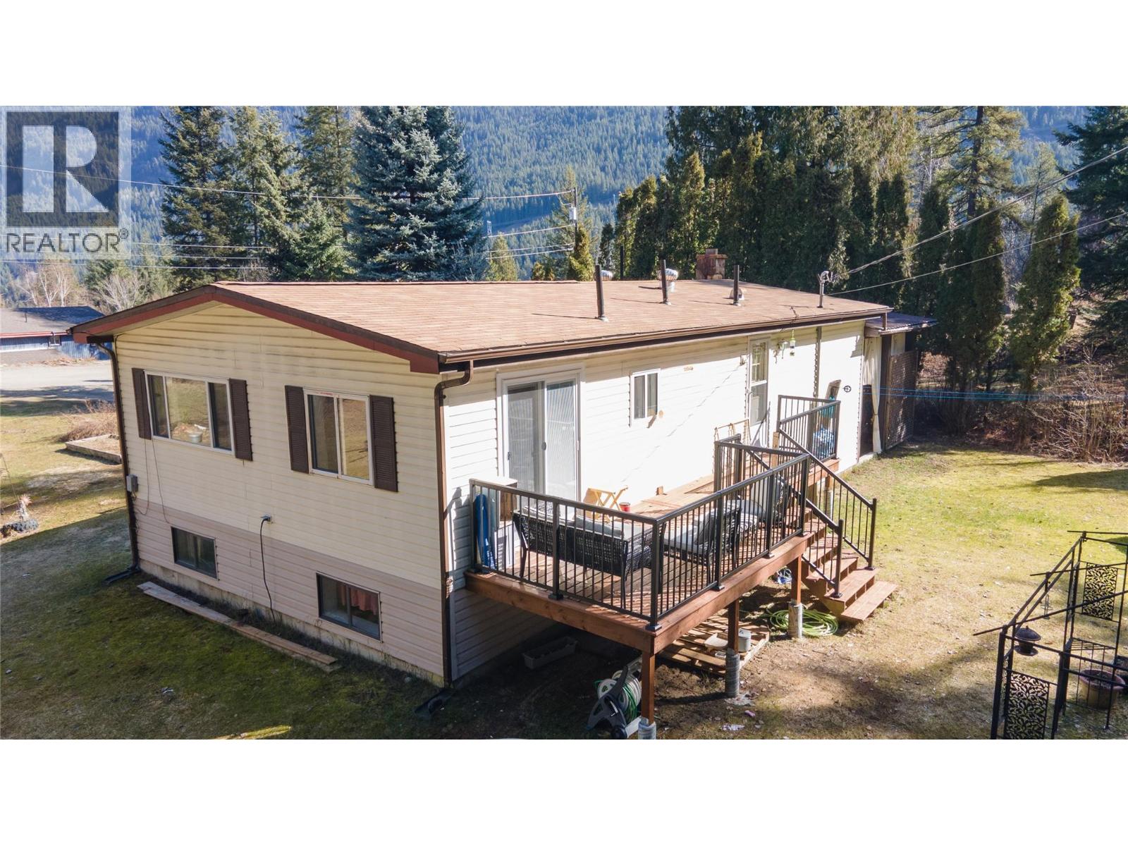 Photo 22 of 4366 Poplar Ridge Crescent, Crescent Valley BC