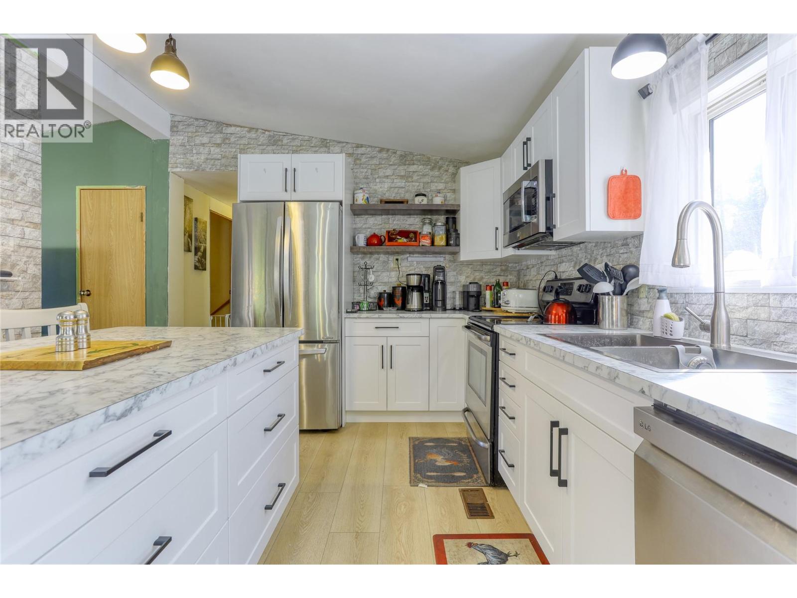 Photo 5 of 4366 Poplar Ridge Crescent, Crescent Valley BC