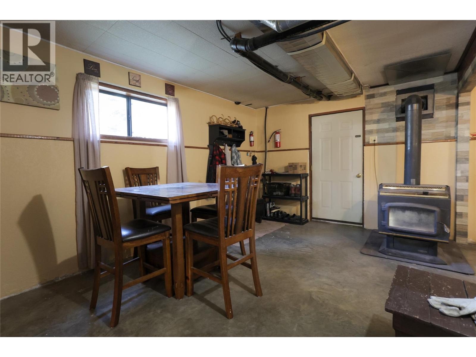 Photo 19 of 4366 Poplar Ridge Crescent, Crescent Valley BC