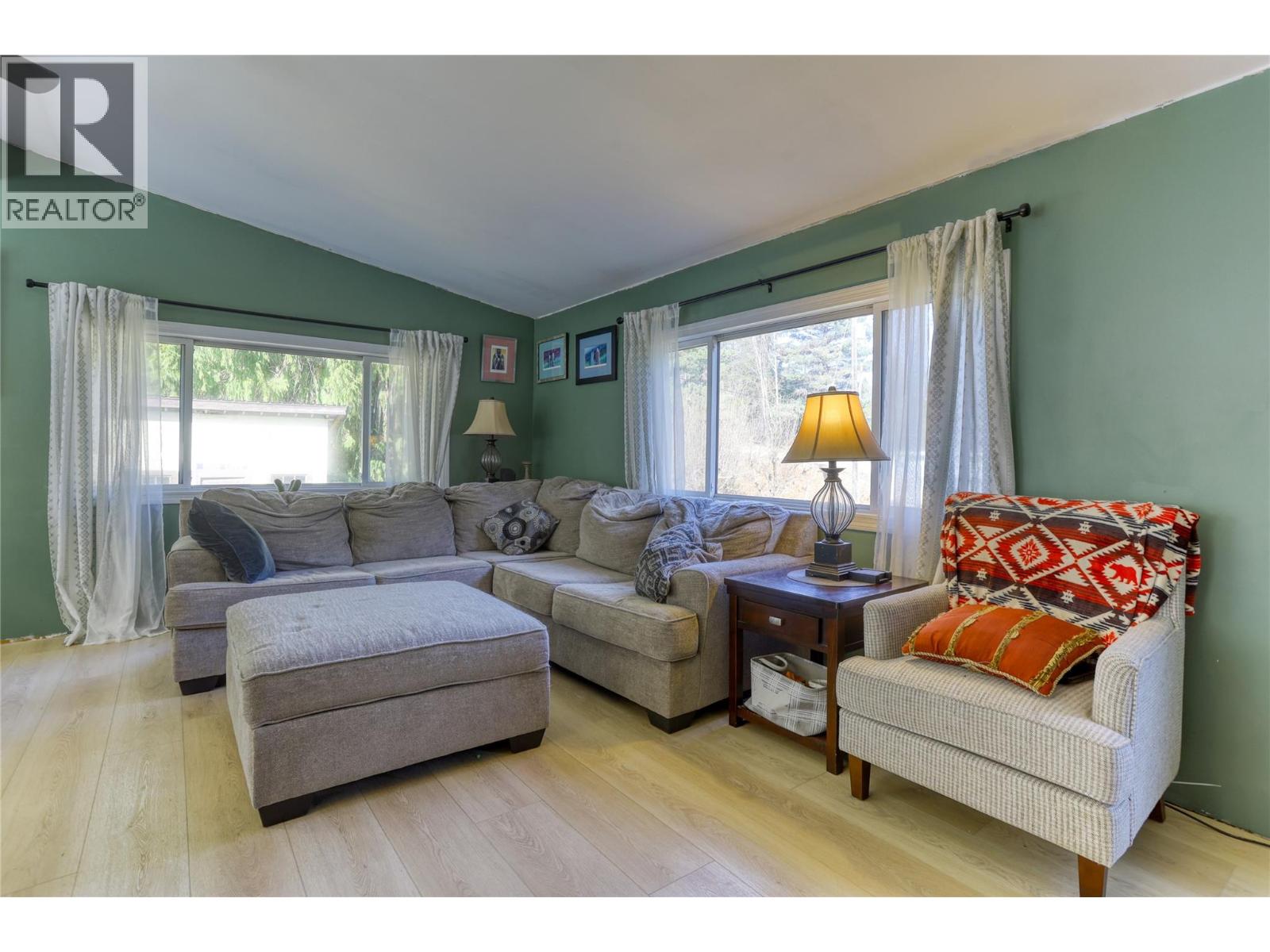 Photo 9 of 4366 Poplar Ridge Crescent, Crescent Valley BC