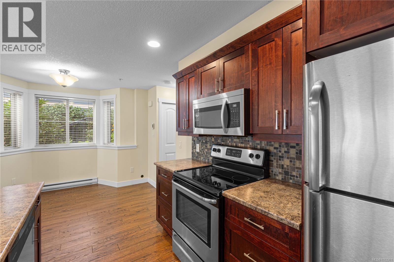 Photo 11 of 1 446 Milton St, Nanaimo BC