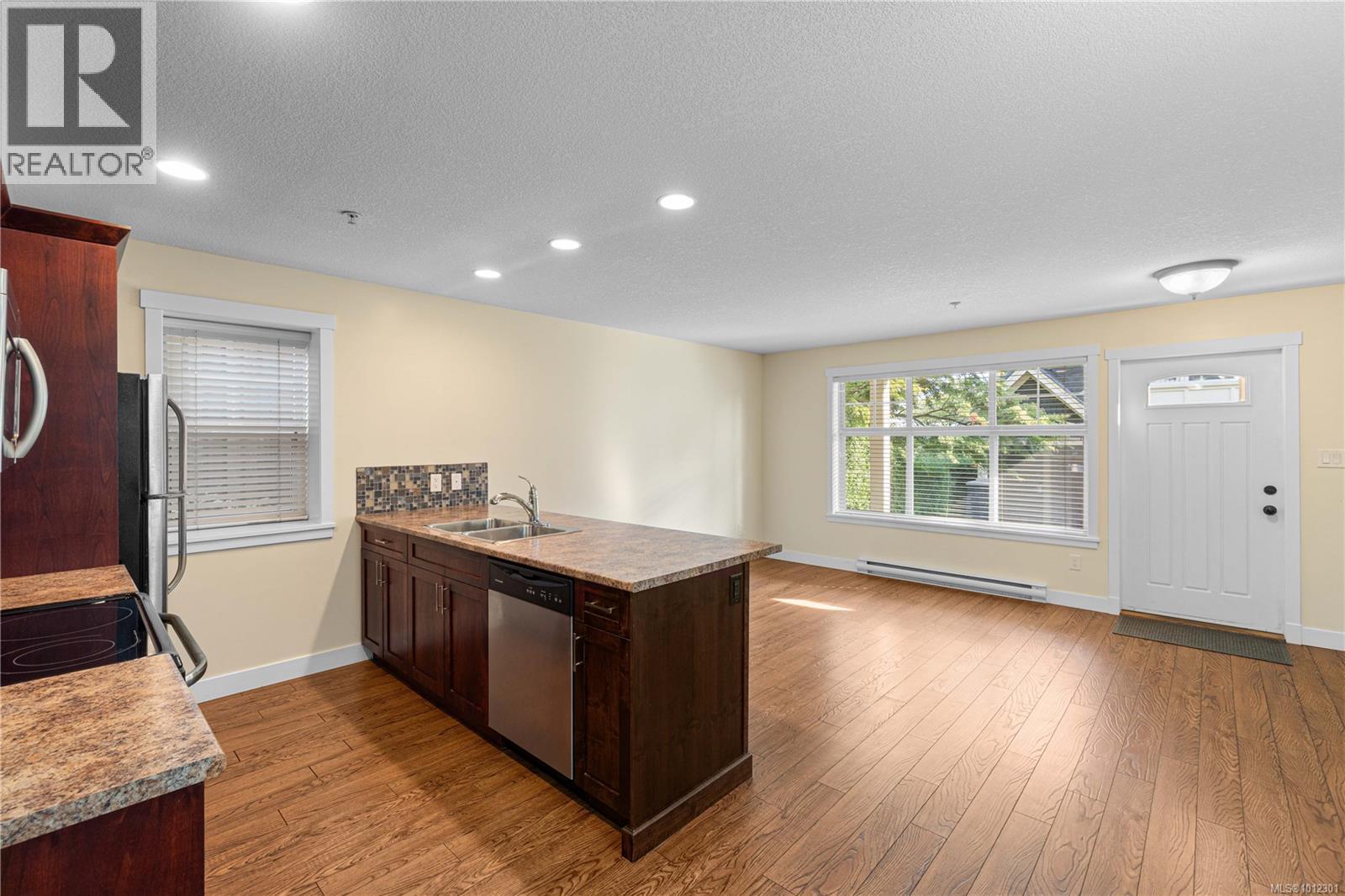 Photo 12 of 1 446 Milton St, Nanaimo BC