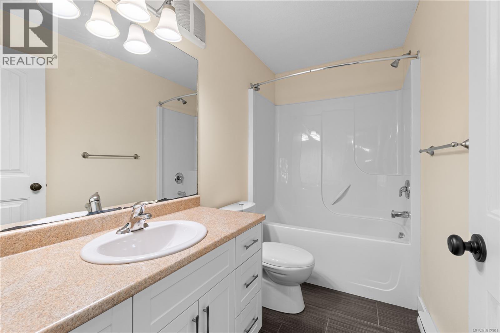 Photo 17 of 1 446 Milton St, Nanaimo BC