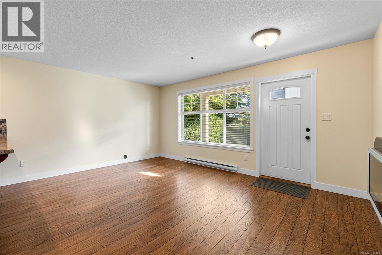 Photo 5 of 1 446 Milton St, Nanaimo BC