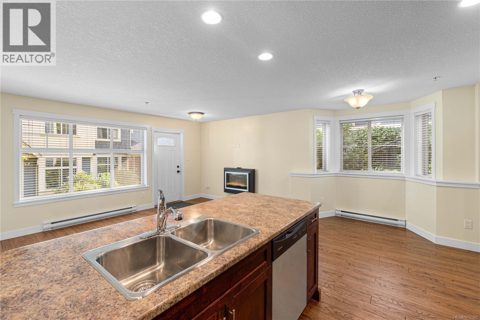Photo 6 of 1 446 Milton St, Nanaimo BC