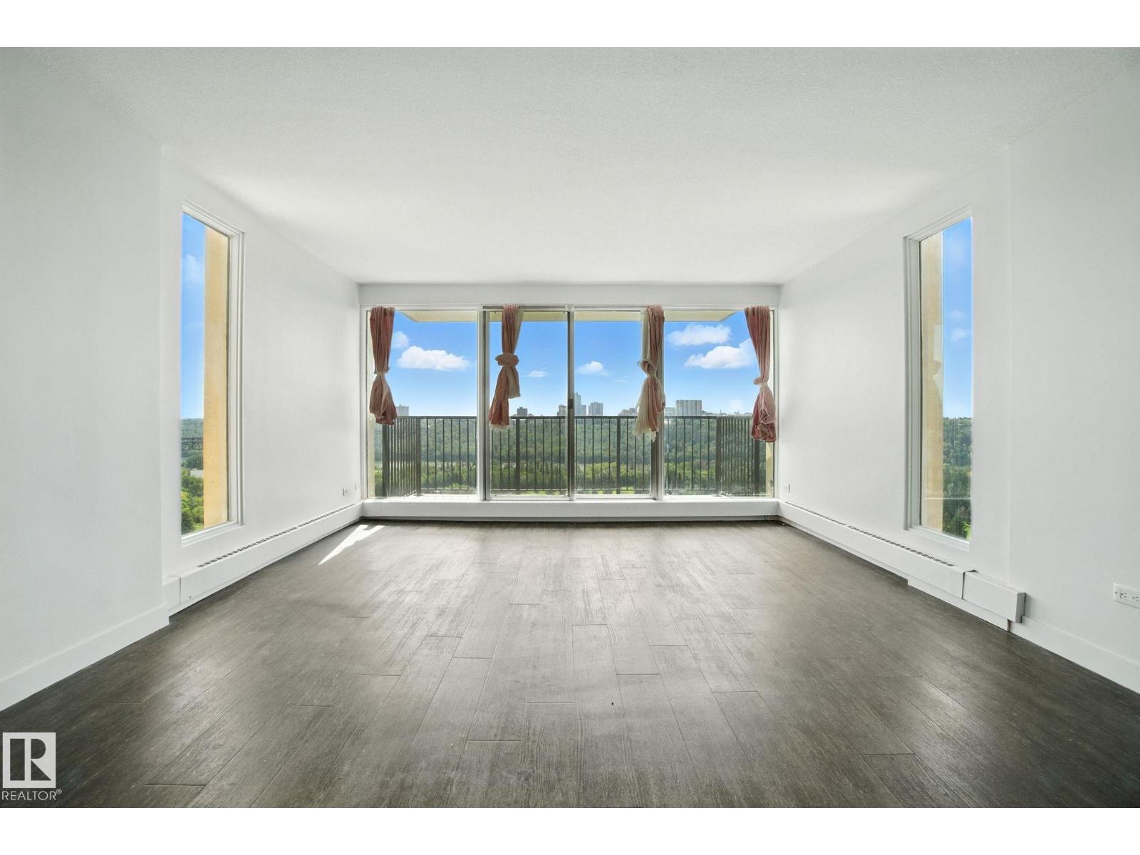 Photo 37 of 703 9908 114 St Nw, Edmonton AB