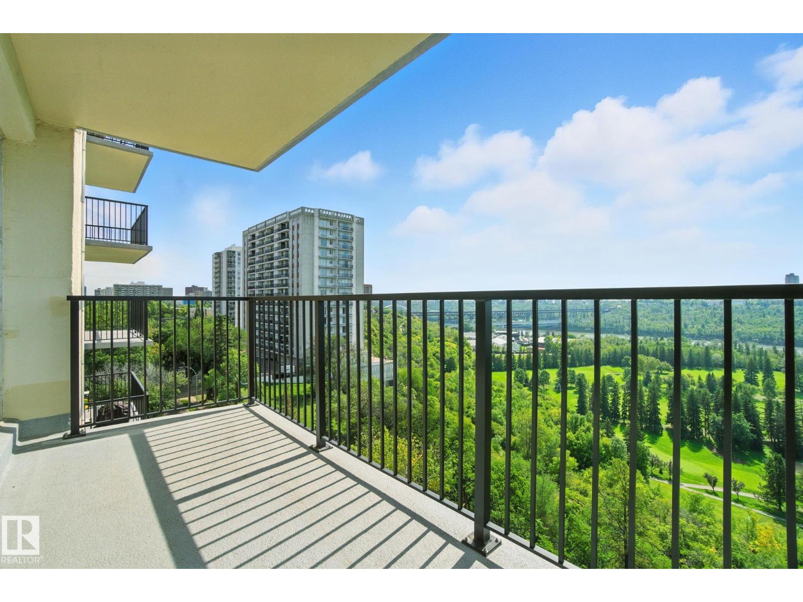 Photo 3 of 703 9908 114 St Nw, Edmonton AB