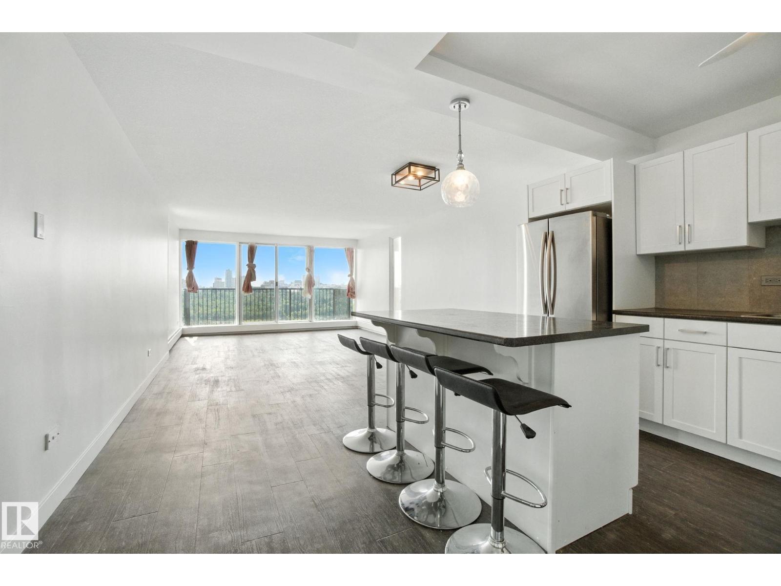 Photo 9 of 703 9908 114 St Nw, Edmonton AB