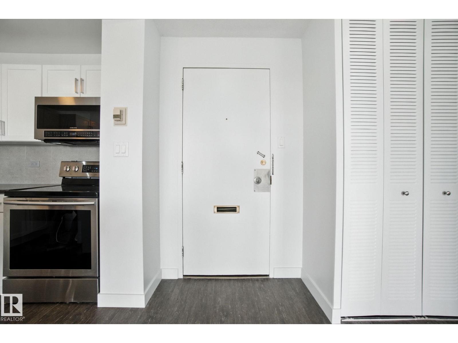 Photo 36 of 703 9908 114 St Nw, Edmonton AB