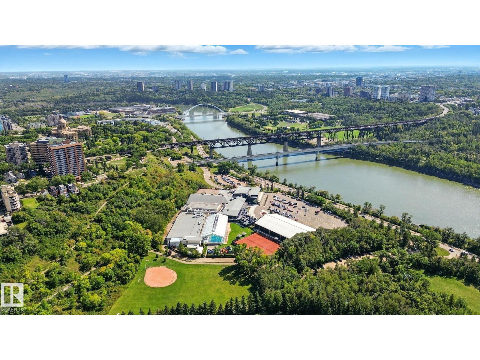 Photo 14 of 703 9908 114 St Nw, Edmonton AB