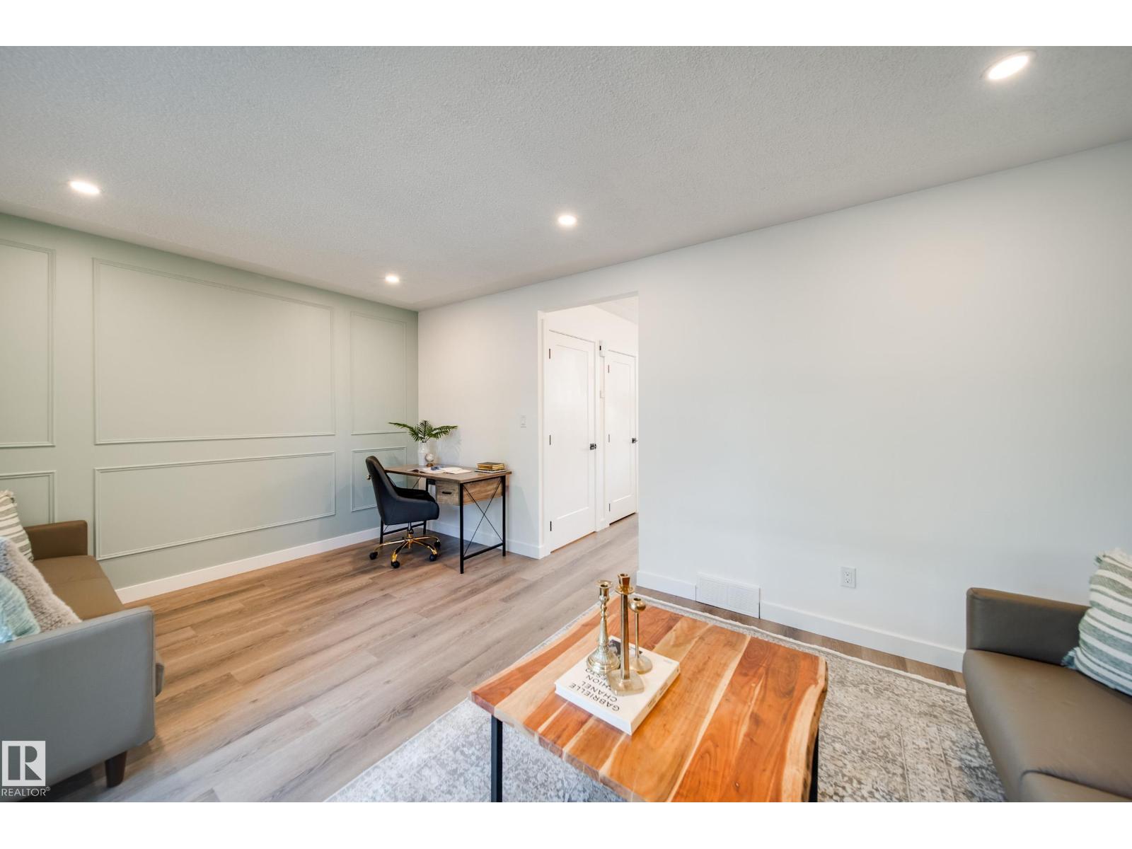 Photo 10 of 9949 171 Av Nw, Edmonton AB