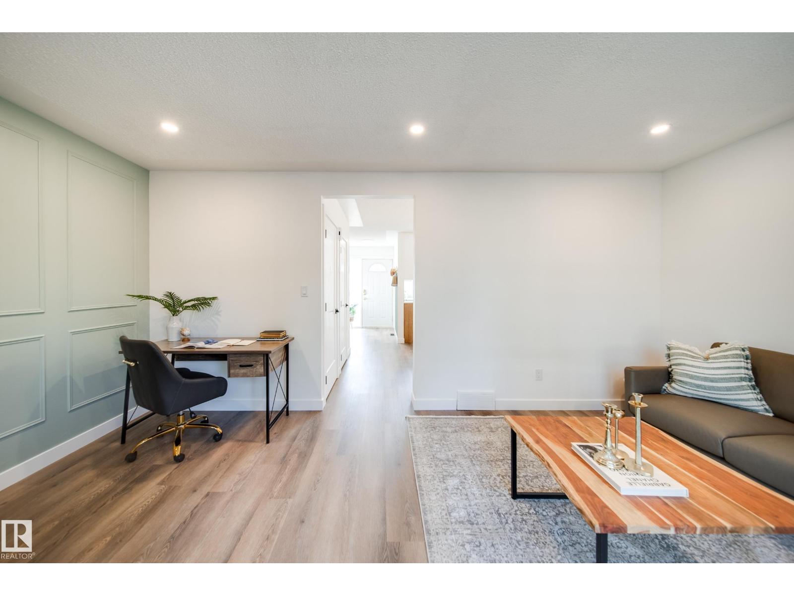 Photo 11 of 9949 171 Av Nw, Edmonton AB