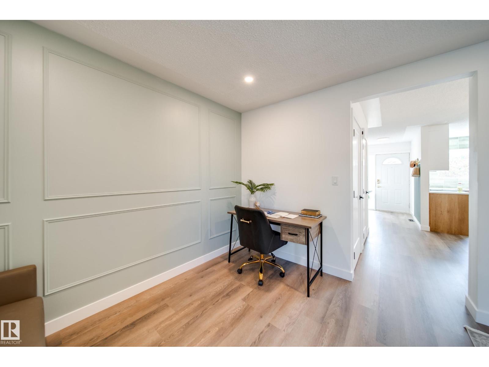Photo 12 of 9949 171 Av Nw, Edmonton AB
