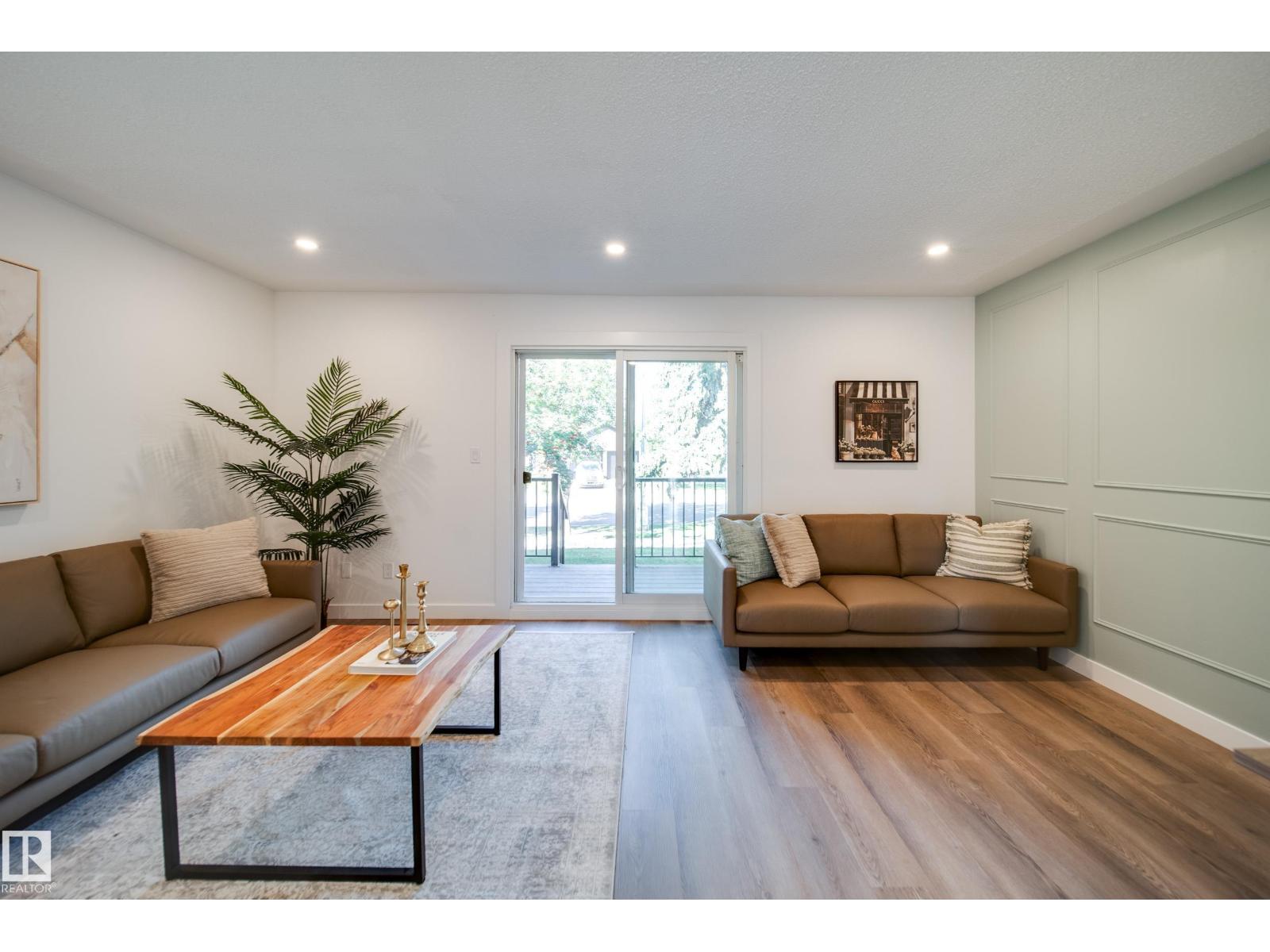Photo 13 of 9949 171 Av Nw, Edmonton AB