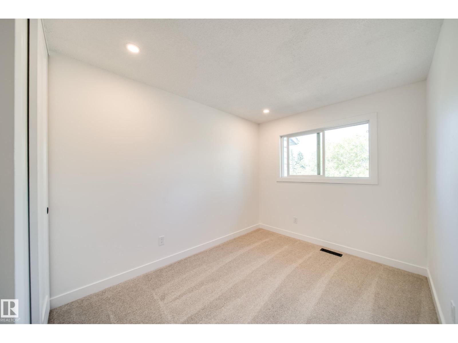 Photo 22 of 9949 171 Av Nw, Edmonton AB