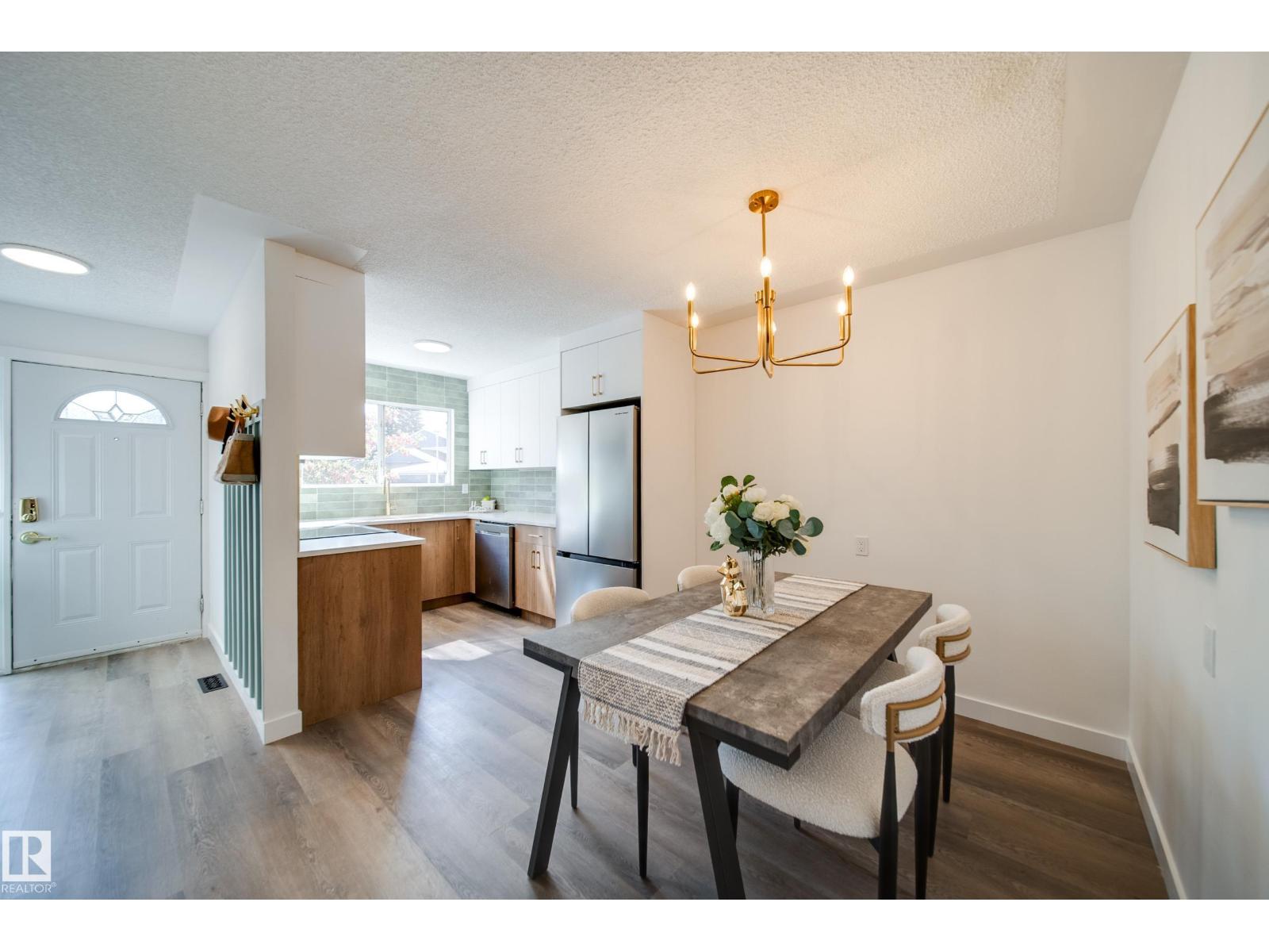 Photo 3 of 9949 171 Av Nw, Edmonton AB