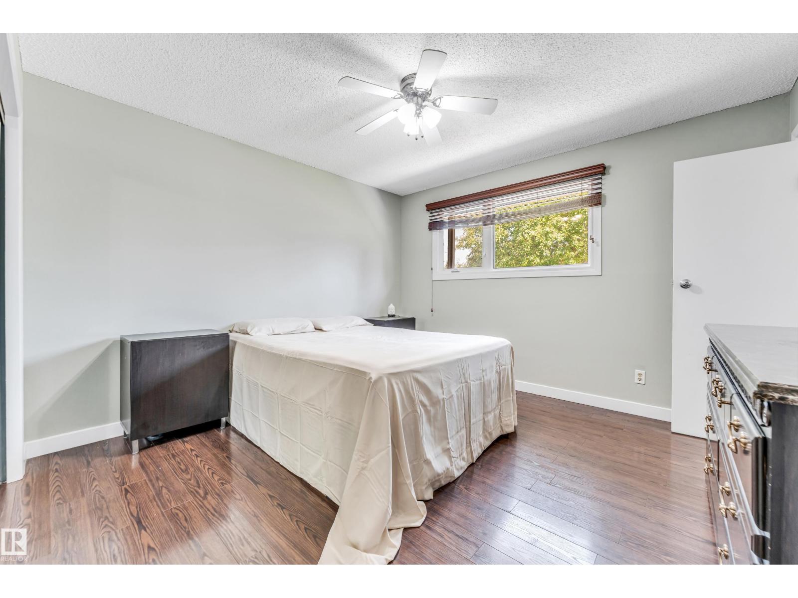 Photo 7 of 3923 67 St Nw, Edmonton AB