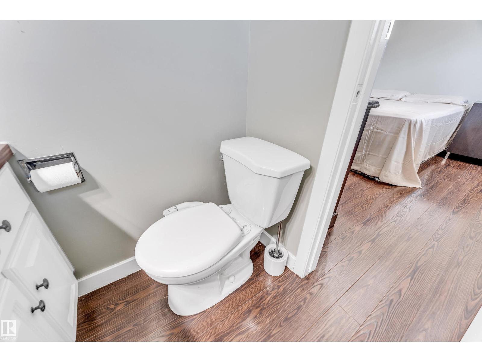 Photo 5 of 3923 67 St Nw, Edmonton AB