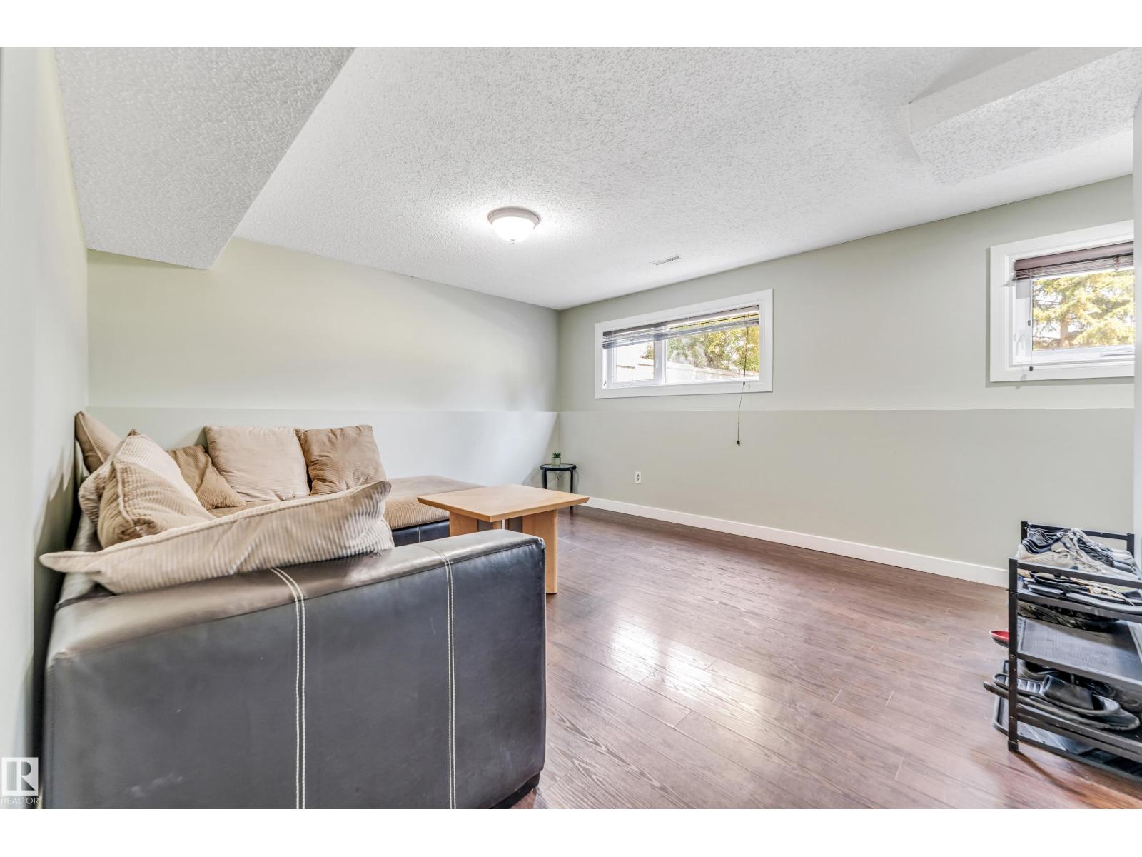 Photo 23 of 3923 67 St Nw, Edmonton AB