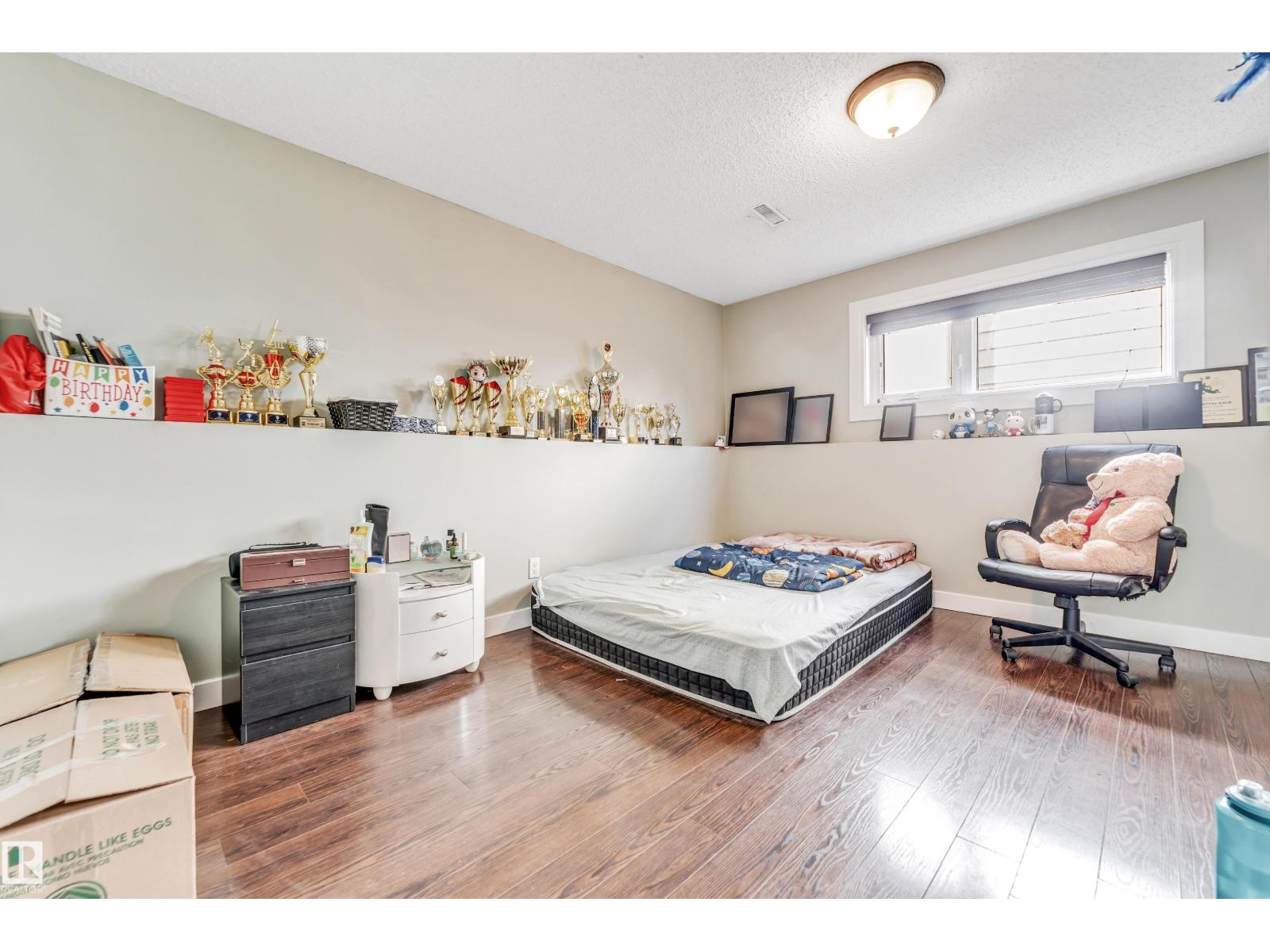 Photo 16 of 3923 67 St Nw, Edmonton AB