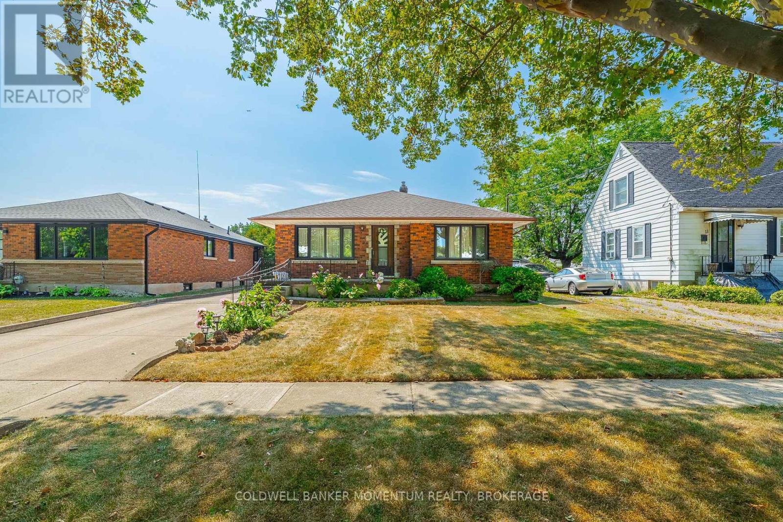 Photo 2 of 9 Mcdonald Avenue, Thorold ON