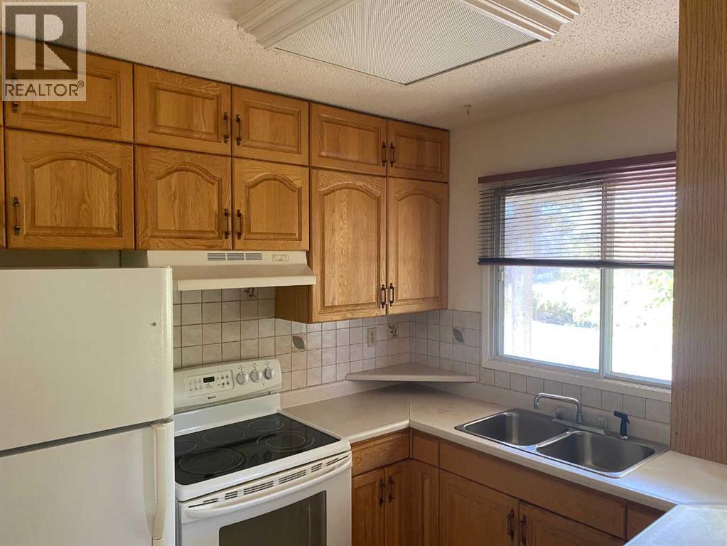 Photo 5 of 9812 83 Avenue, Grande Prairie AB