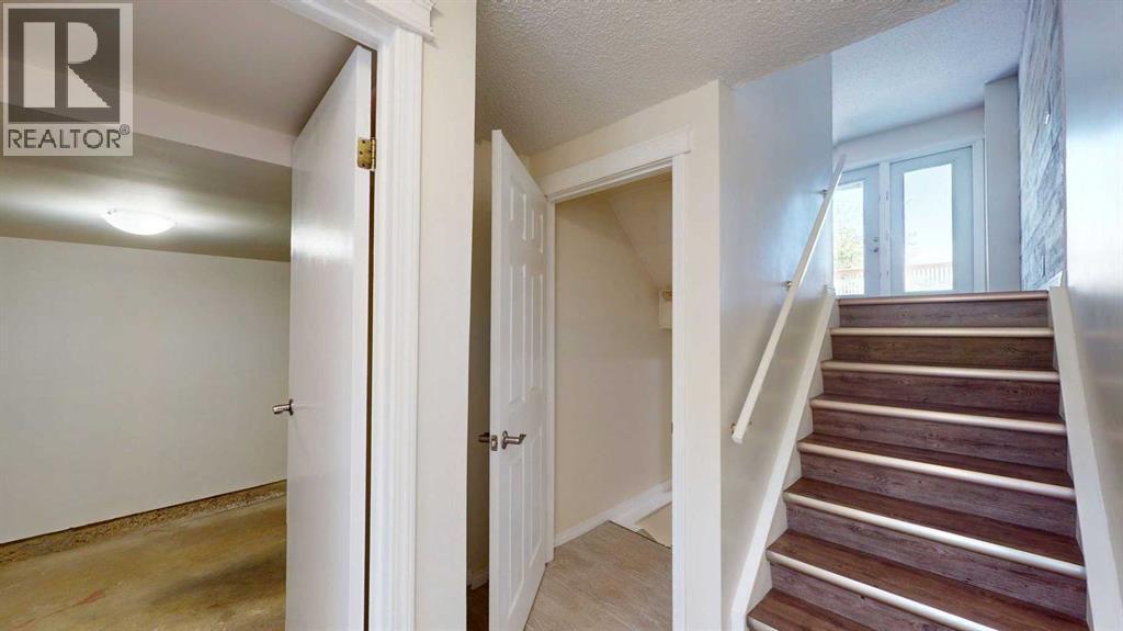 Photo 5 of 128 Wallace Place, Fort Mcmurray AB
