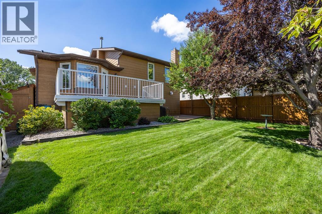Photo 6 of 32 Rideau Close Sw, Airdrie AB