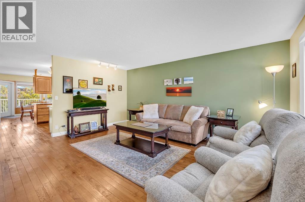 Photo 22 of 32 Rideau Close Sw, Airdrie AB