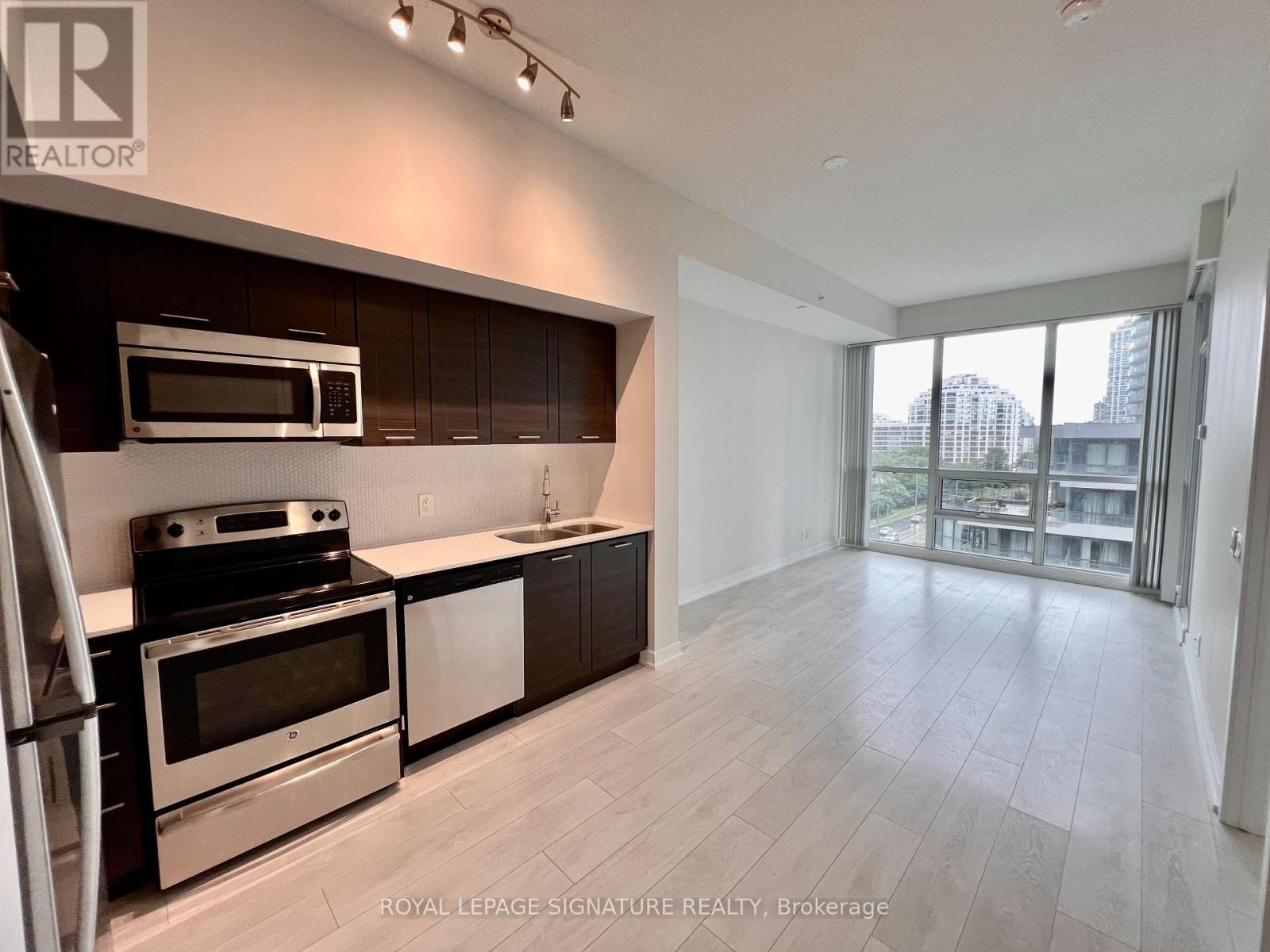 Photo 3 of 802 2200 Lakeshore Boulevard W, Toronto ON