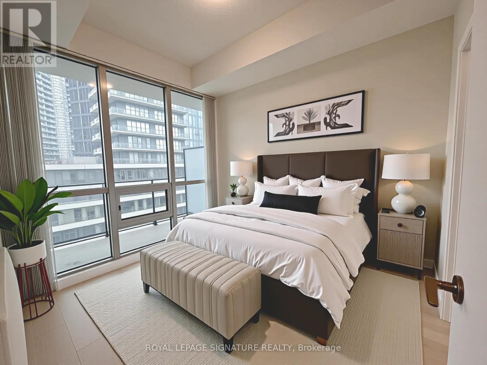 Photo 4 of 802 2200 Lakeshore Boulevard W, Toronto ON