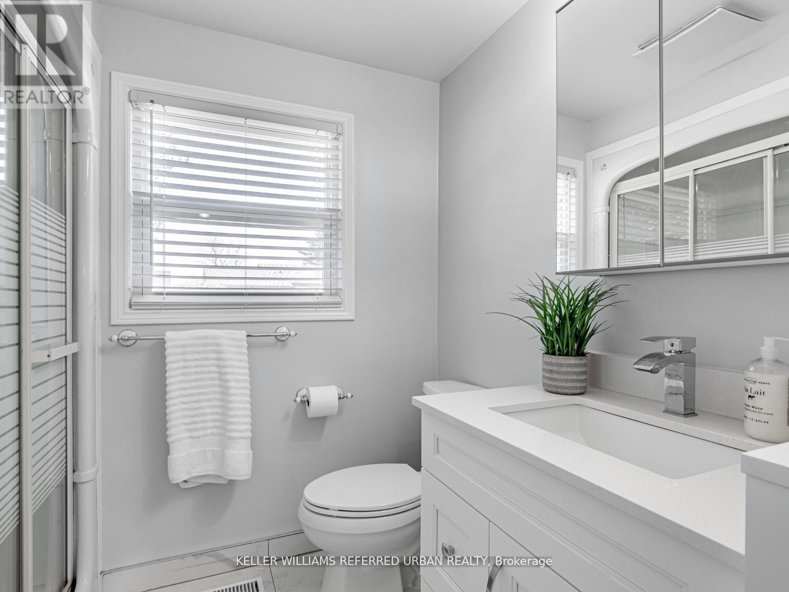 Photo 12 of 114 Tecumseth Pines Drive, New Tecumseth ON