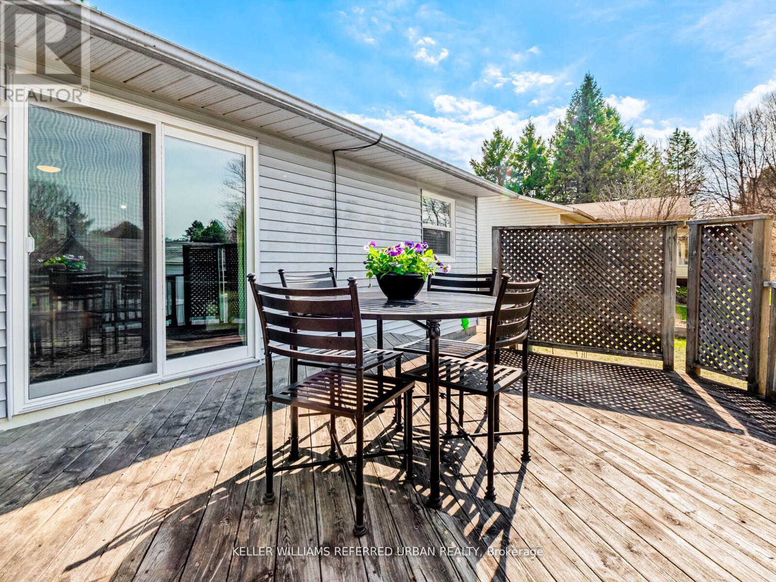 Photo 4 of 114 Tecumseth Pines Drive, New Tecumseth ON