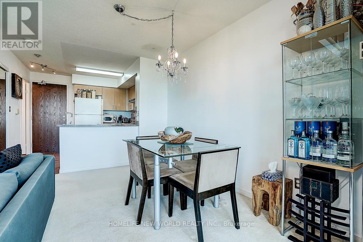 Photo 15 of 623 3 Ellesmere Street, Richmond Hill ON
