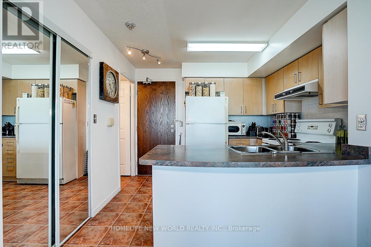 Photo 16 of 623 3 Ellesmere Street, Richmond Hill ON
